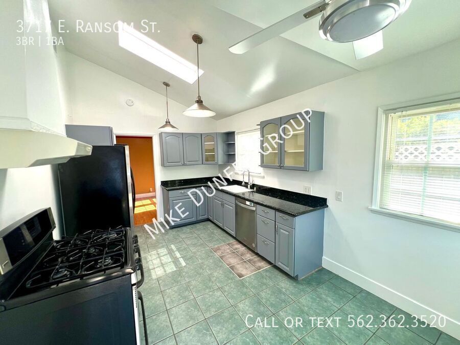 Spacious Three Bedroom Home Near Traffic Circle property image