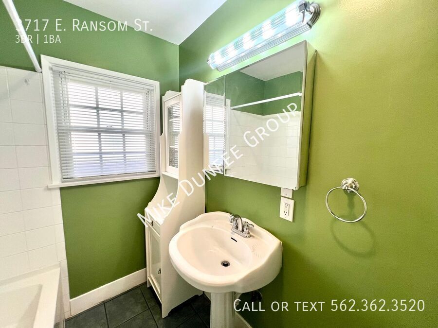 Spacious Three Bedroom Home Near Traffic Circle property image