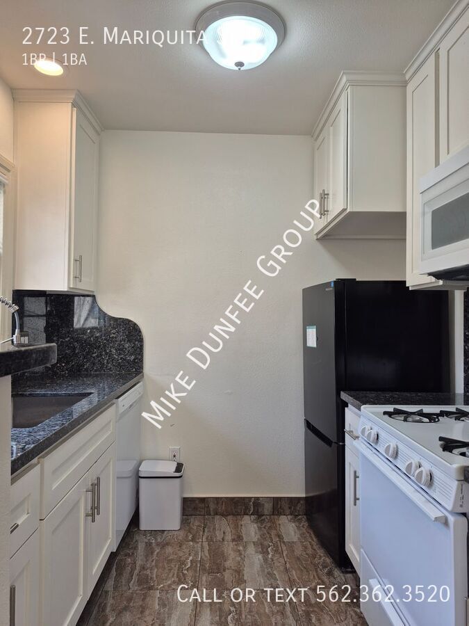 Available Now - Bright Upstairs 1 Bedroom 1 Bathroom Plus Office property image