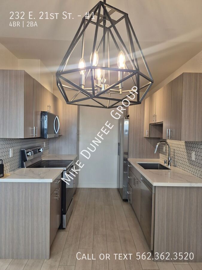 Beautiful 4 Bedroom 2 Bathroom Apartment With in Unit Washer and Dryer property image