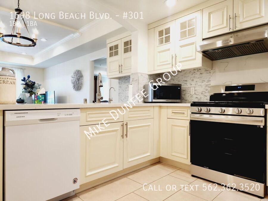 Unfurnished Contemporary One Bedroom, One Bathroom property image