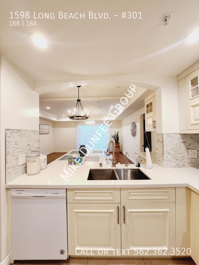 Unfurnished Contemporary One Bedroom, One Bathroom property image