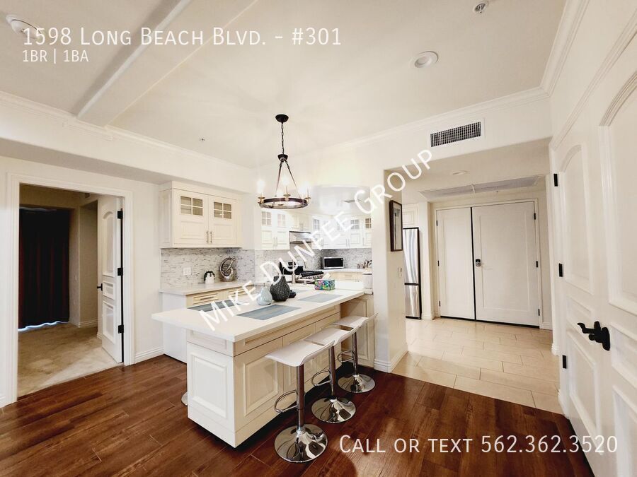 Unfurnished Contemporary One Bedroom, One Bathroom property image
