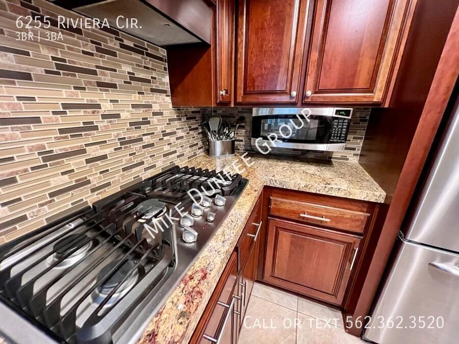Fully Furnished Three Bedroom Townhouse in Bixby Riviera property image