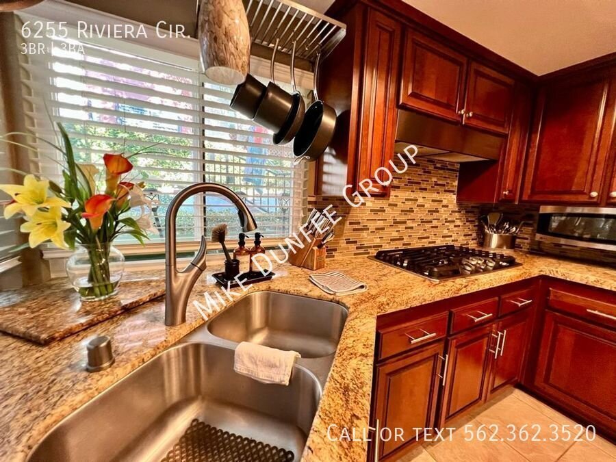 Fully Furnished Three Bedroom Townhouse in Bixby Riviera property image