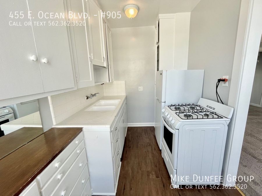 Historic Cooper Arms Studio with Balcony and Ocean View property image