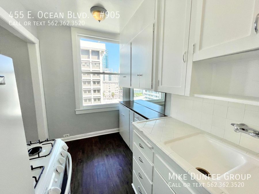 Historic Cooper Arms Studio with Balcony and Ocean View property image