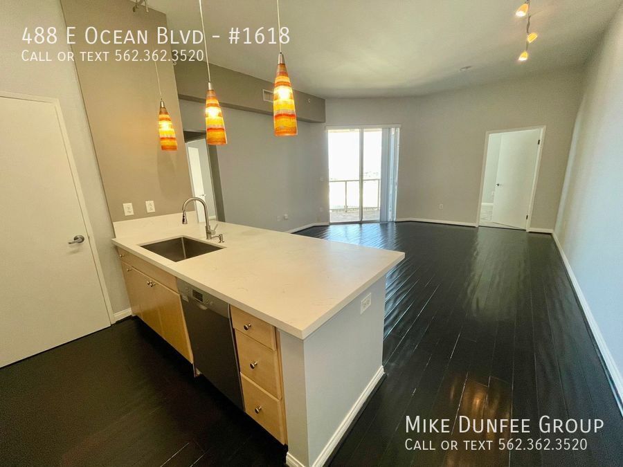 Beautiful 2-Bedroom Condo at AQUA Towers property image