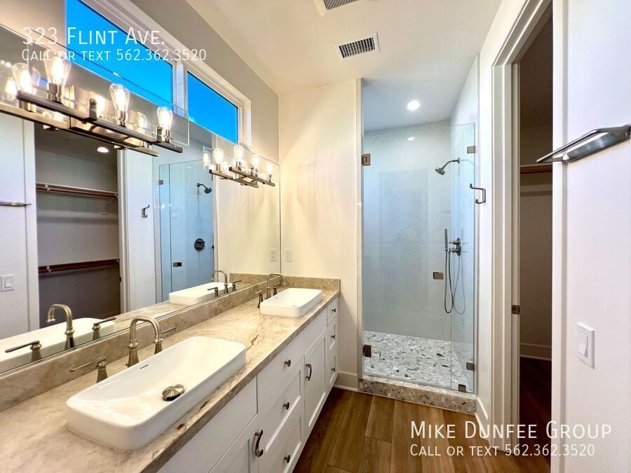 Long Beach Newly-Constructed 4 Bedroom Home With Deck and All Appliances property image