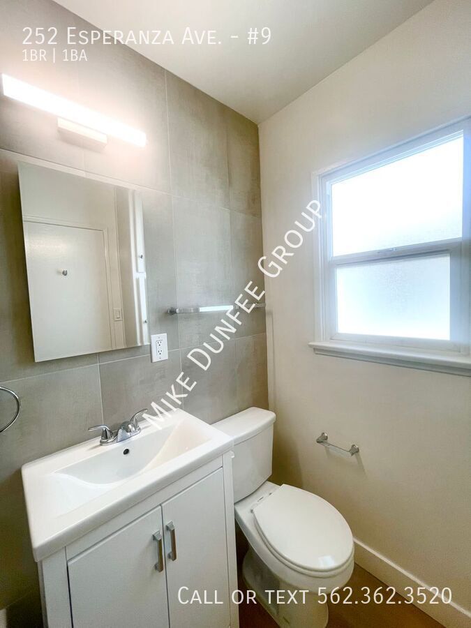 Newly Renovated 1 Bedroom 1 Bathroom Upstairs property image