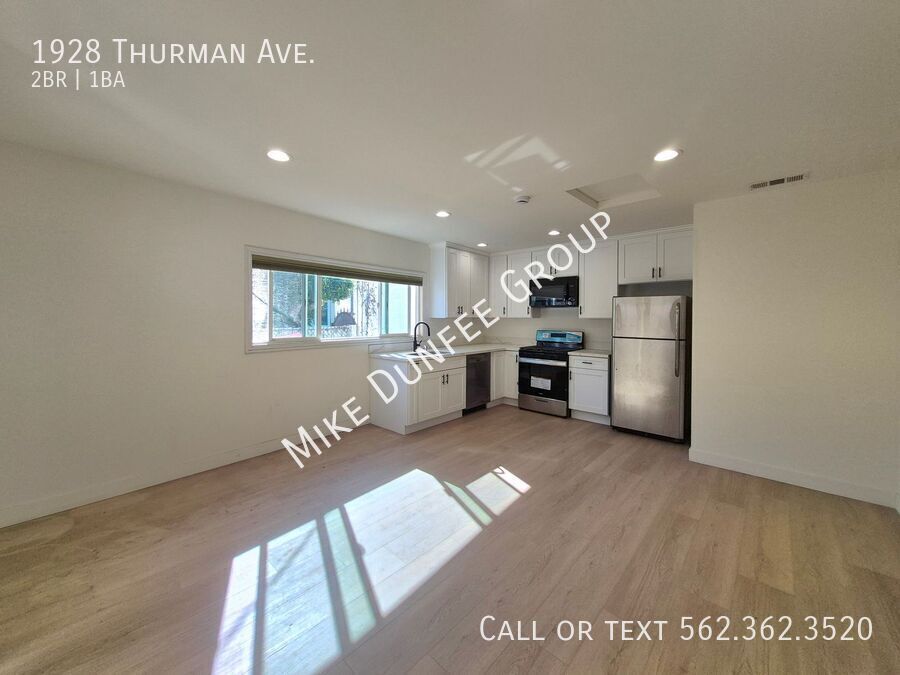 LA, Mid-City 2BR/1BA Open Floor Apartment property image
