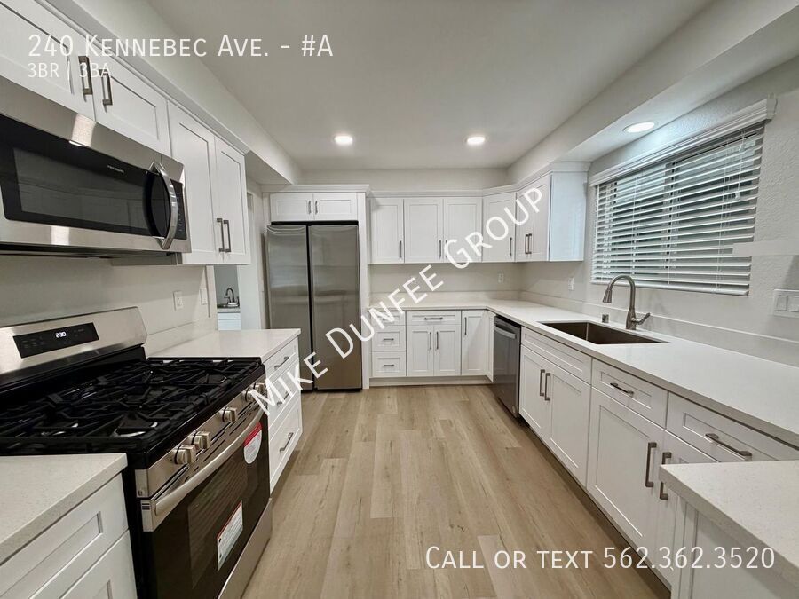 Bluff Heights Remodeled 3 Bedroom Apartment Close to Parks, Beach and Culture property image