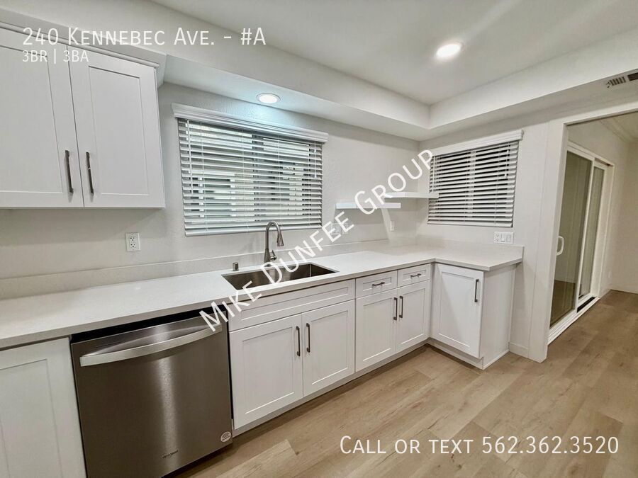 Bluff Heights Remodeled 3 Bedroom Apartment Close to Parks, Beach and Culture property image