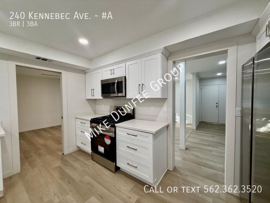 Bluff Heights Remodeled 3 Bedroom Apartment Close to Parks, Beach and Culture property image