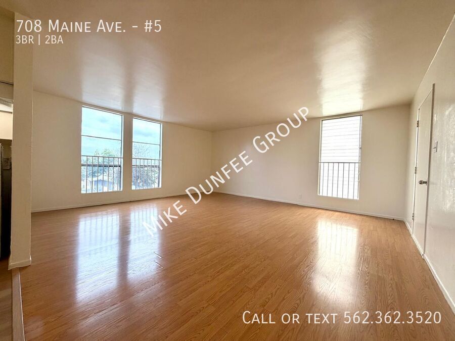 Three Bedroom in Wilmore Area With Two Garages property image