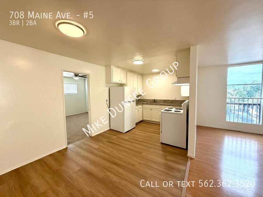Three Bedroom in Wilmore Area With Two Garages property image