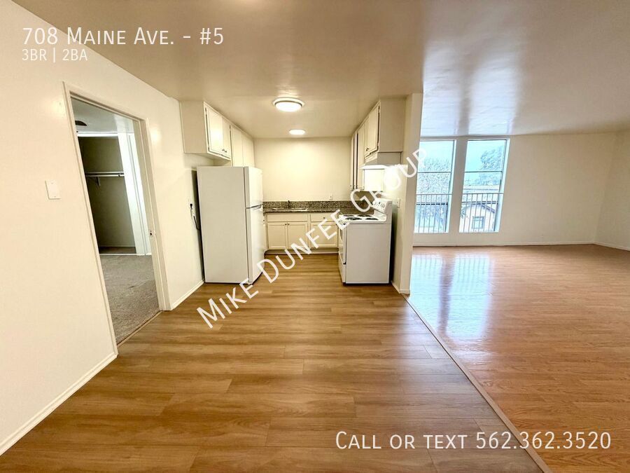 Three Bedroom in Wilmore Area With Two Garages property image