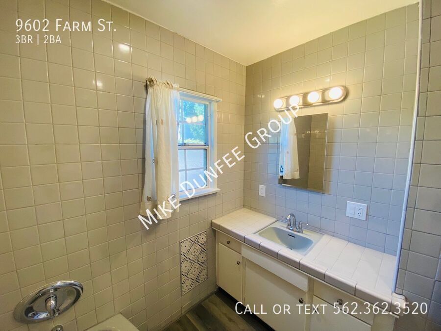 Charming 3-Bedroom Home in Desirable Downey Neighborhood property image