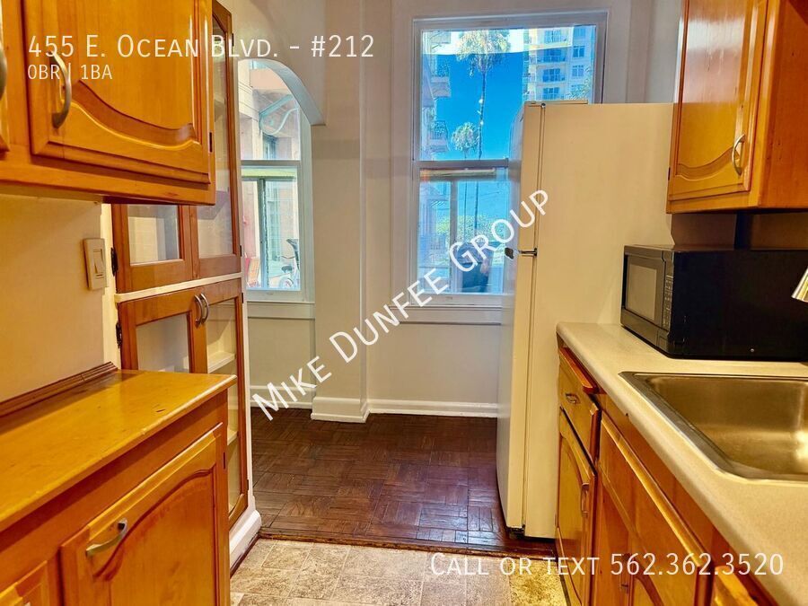 Downtown Long Beach Studio Featuring Walk-in Closet property image
